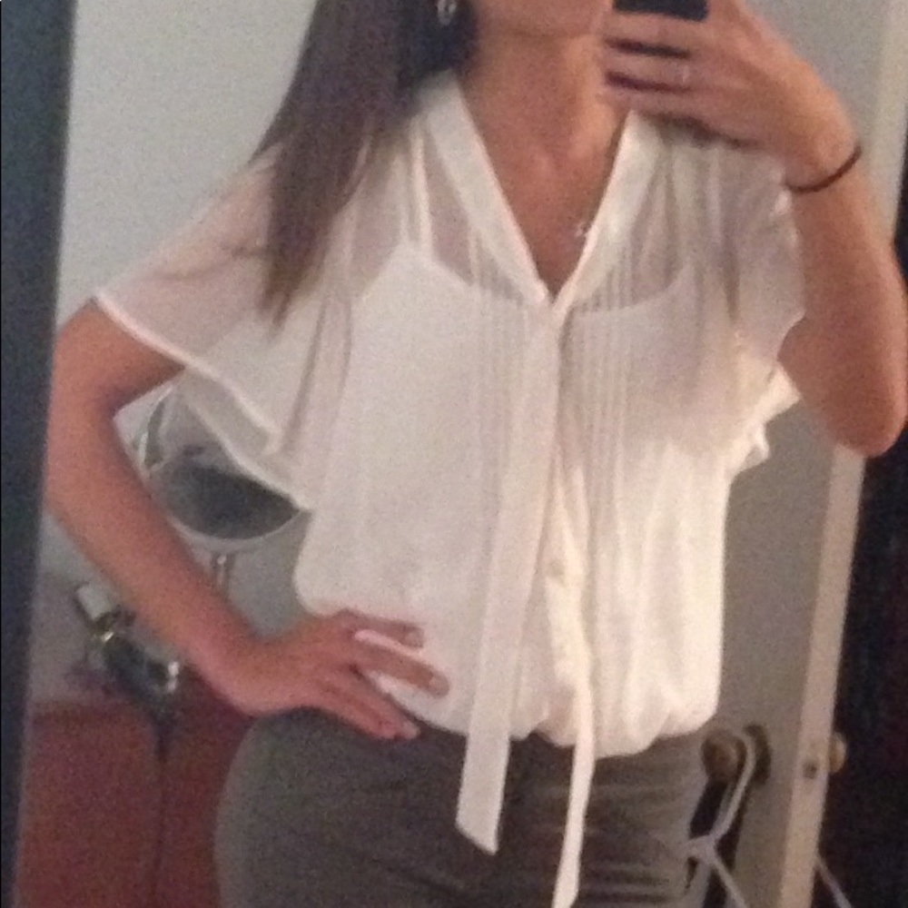 White blouse - Picture 3 of 4